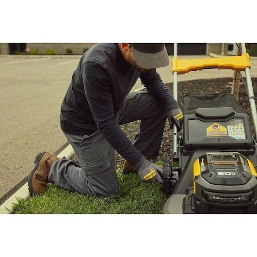 DeWalt 60V MAX 21" Brushless RWD Self-Propelled Mower Kit DCMWSP700Y2 DeWalt 60V MAX 21" Brushless RWD Self-Propelled Mower Kit DCMWSP700Y2