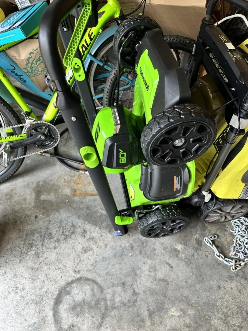 Greenworks 80V 21-Inch Self-Propelled Lawn Mower Greenworks 80V 21-Inch Self-Propelled Lawn Mower