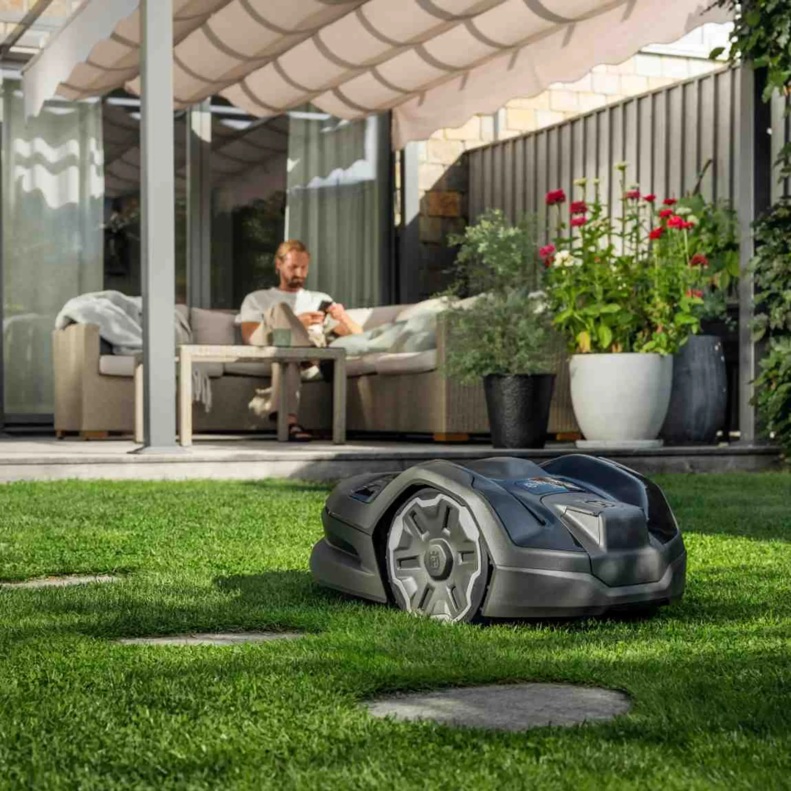 Husqvarna Automower 305E NERA + Garage Husqvarna Automower 305E NERA + Garage