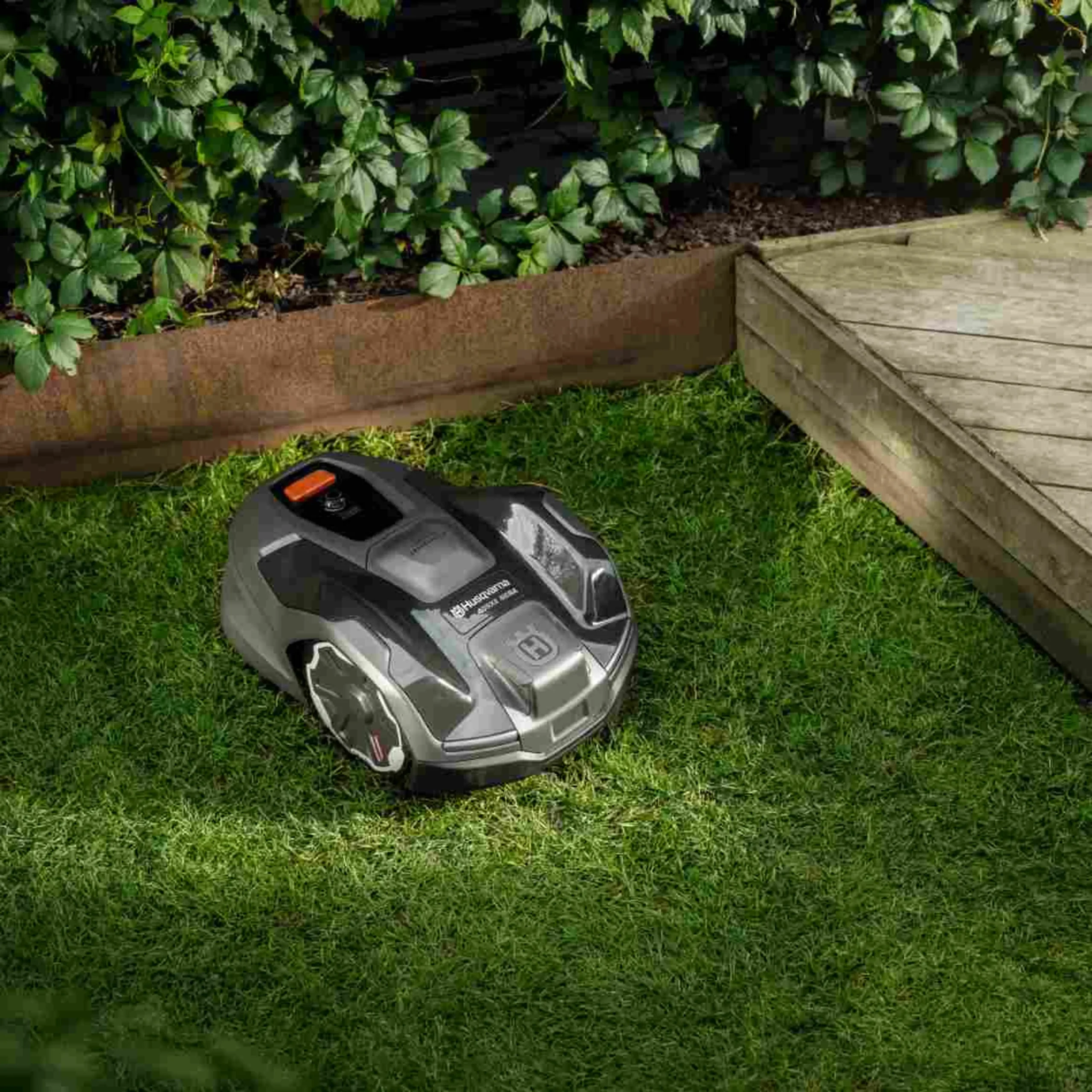 Husqvarna Automower 405XE NERA + Garage Husqvarna Automower 405XE NERA + Garage