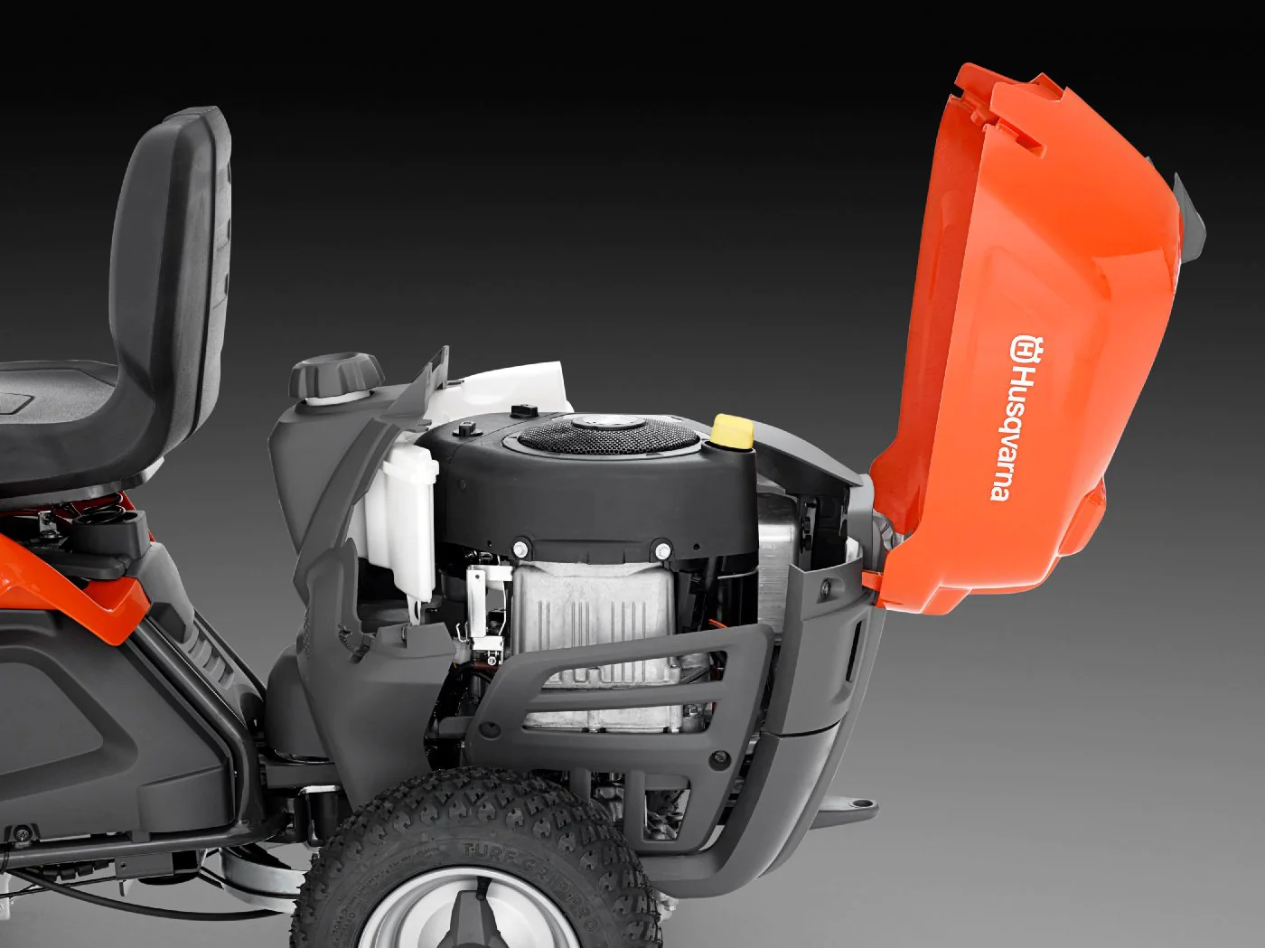 Husqvarna R 112C mit Mähdeck Combi 85 – Winterpaket mit Schneeschild, Gummileiste und Schneeketten – Modell 2025 Husqvarna R 112C mit Mähdeck Combi 85 – Winterpaket mit Schneeschild, Gummileiste und Schneeketten – Modell 2025